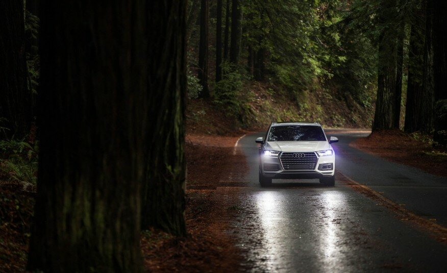 2017-Audi-Q7-103-876x535